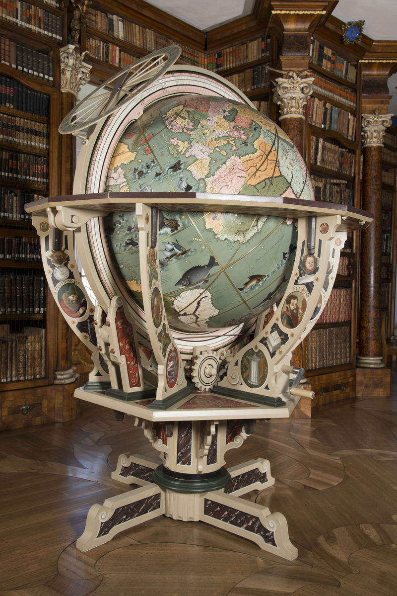 Originalgetreu ergänzte Replik des St.Galler Globus in der Stiftsbibliothek (© Stiftsbibliothek St.Gallen)<br>